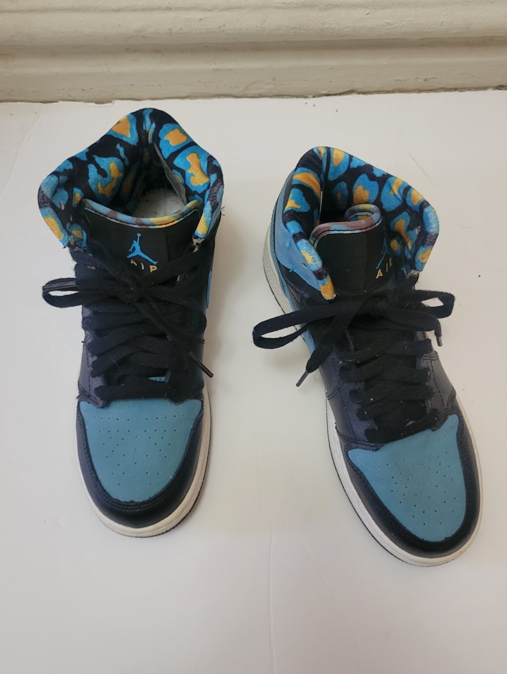Rare Jordan High-Top Sneakers in Teal & Black with Patterned Lining 6Y
